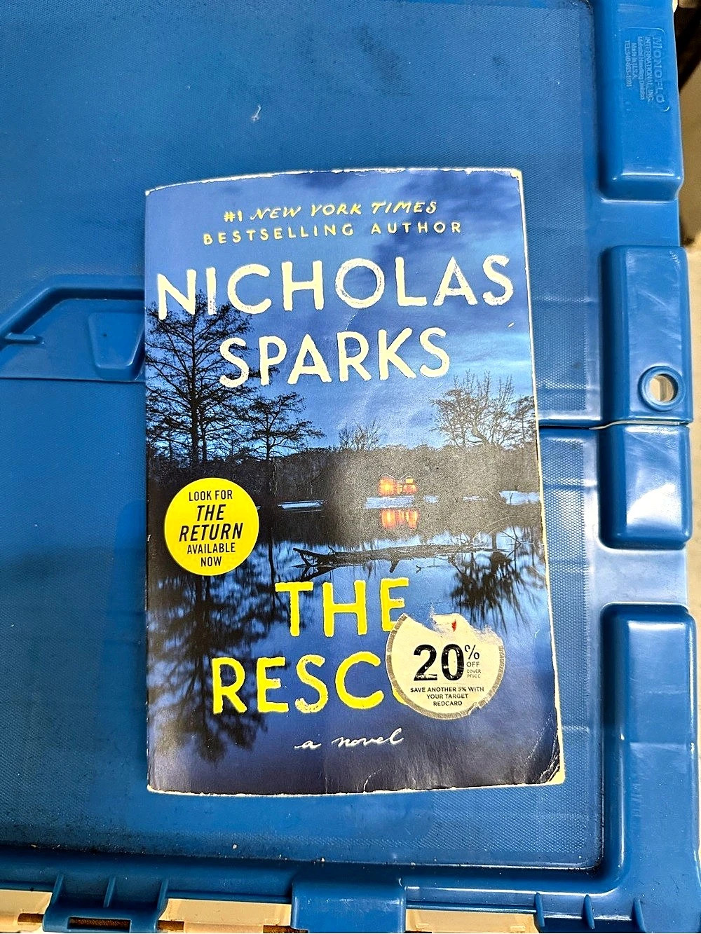 Nicholas Sparks The Rescue Paperback Novel